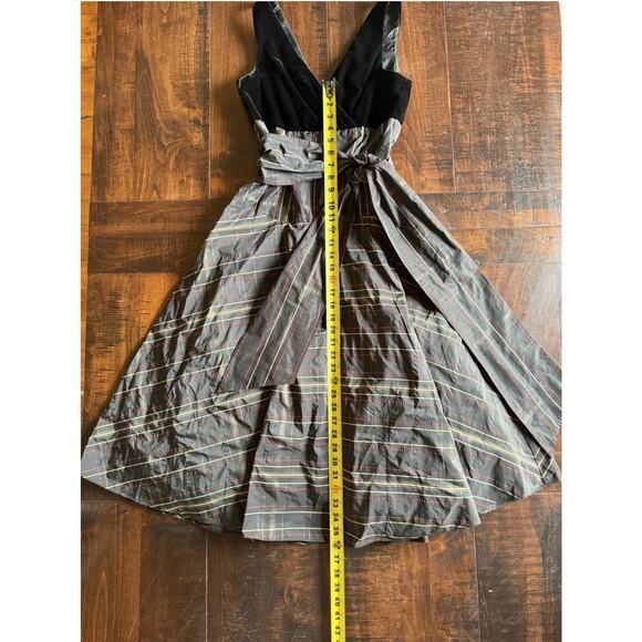 Womens BCBG Paris Size 6, Pre Owned Velvet & Plaid Taffeta Wrap Dress - Picture 2 of 8